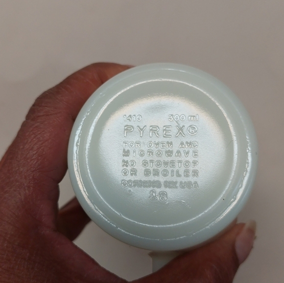 Vintage 80s Pyrex Butterfly/Flower Mugs (2) - Picture 5 of 7